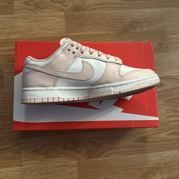 NIKE WOMEN’S DUNK LOW - Picture 4 of 6